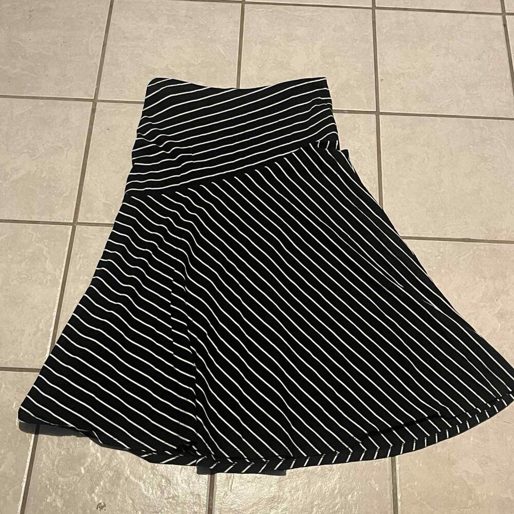 CHAPS WOMEN BLACK WITH WHITE STRIPES MAXI SKIRT SIZE MEDIUM 100% COTTON‎